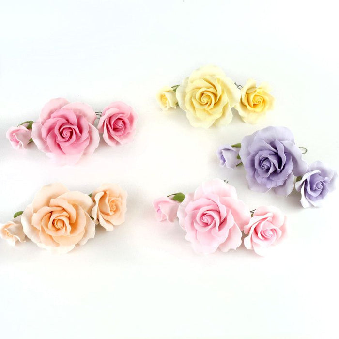 Mixed colors and sizes of Gumpaste Roses handmade sugar cake decorations and cake topper perfect for rolled fondant wedding cakes and birthday cakes cake decorating. Wholesale sugarflowers and cake supply. Caljava