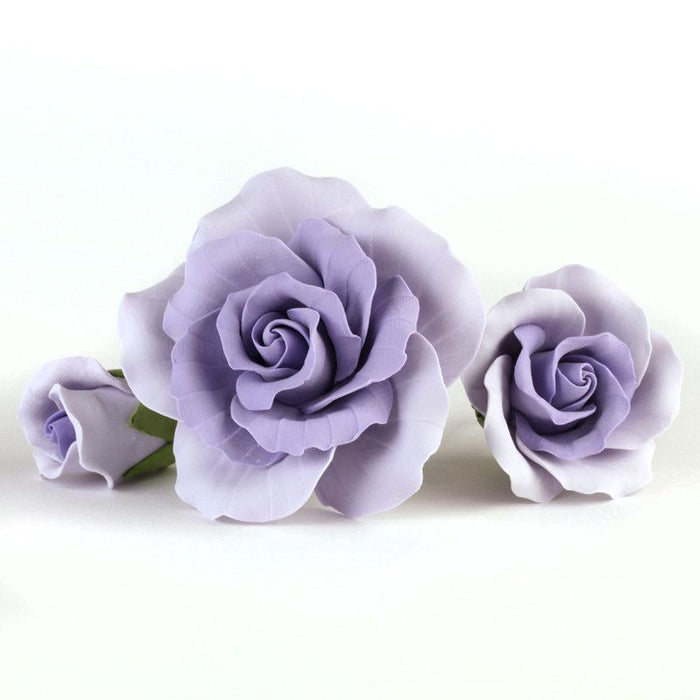 Mixed colors and sizes of Gumpaste Roses handmade sugar cake decorations and cake topper perfect for rolled fondant wedding cakes and birthday cakes cake decorating. Wholesale sugarflowers and cake supply. Caljava