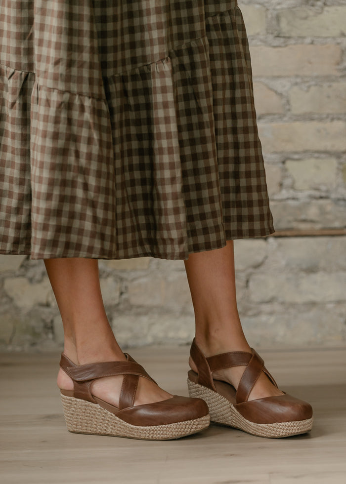 Cross-Cross Strap Closed Toe Wedge Shoes 6