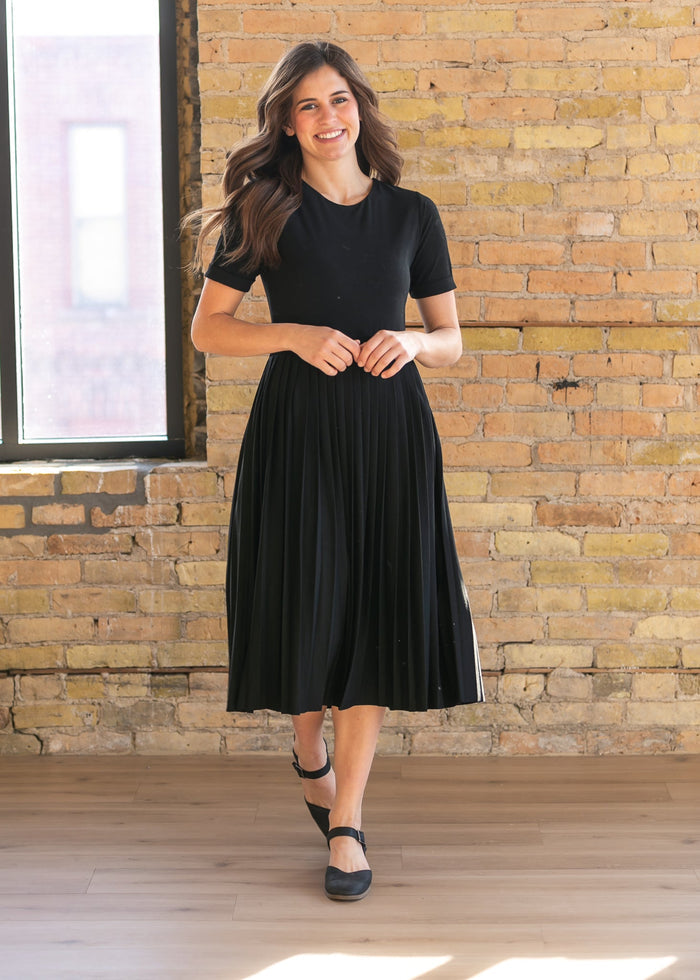 Emersyn Pleated Midi Dress IC Dresses