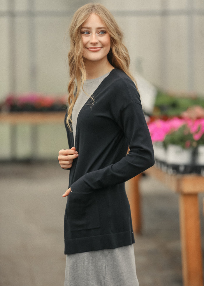 Essential Black Short and Soft Cardigan IC Layering Essentials