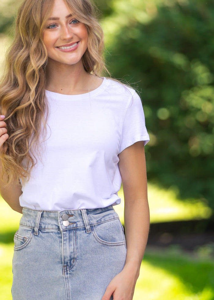 Essential Crew Basic T-shirt IC Tops White / XS