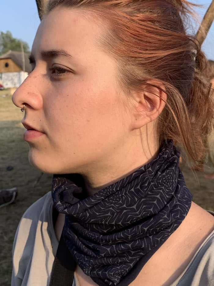 Molekula Glow Neck Gaiter - Black - symbolika