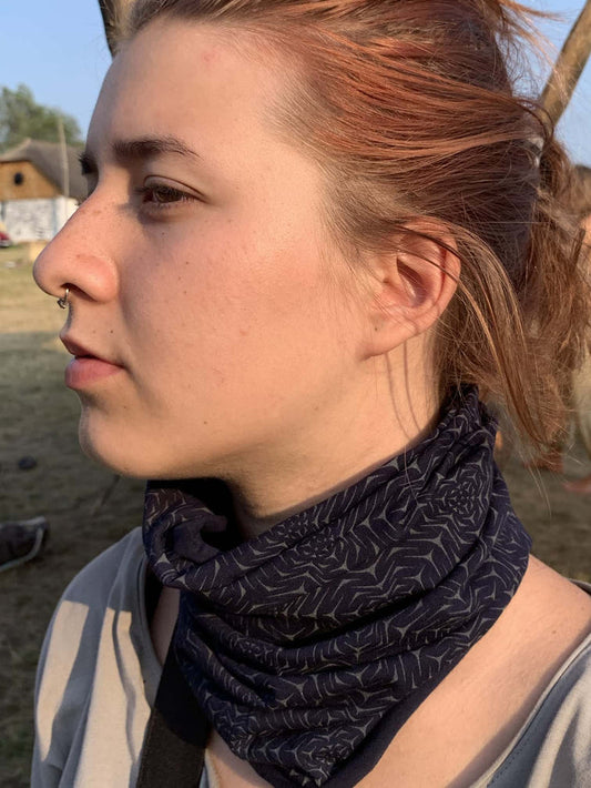 Molekula Glow Neck Gaiter - Black - symbolika