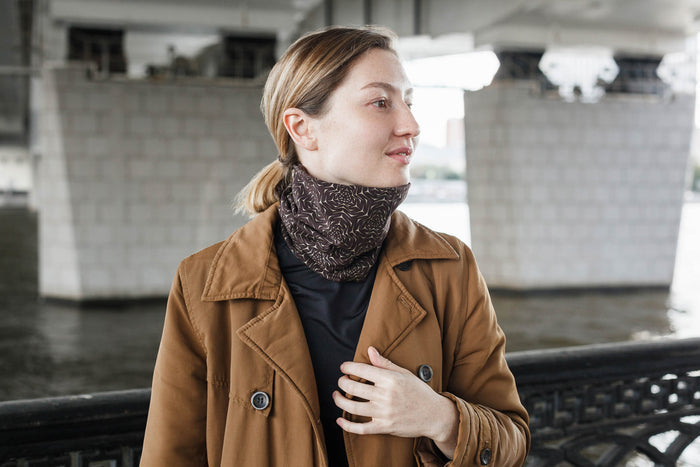 Molekula Gold Neck Gaiter - Brown - symbolika