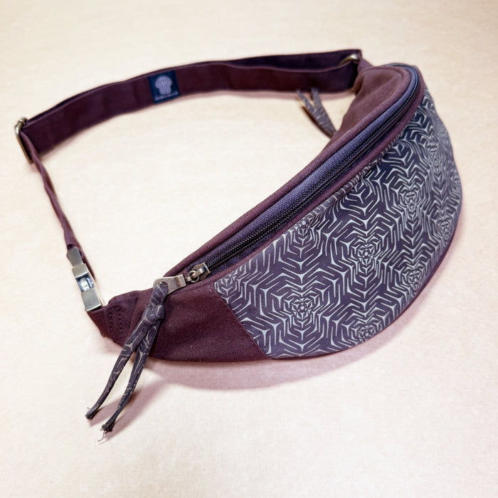 Molekula Gradient Fanny Pack - White molecular structures on dark canvas by Symbolika
