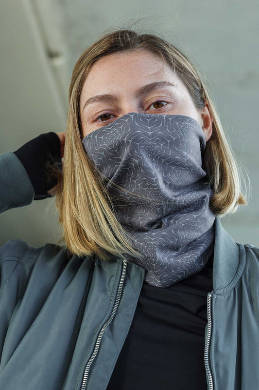 Molekula Mono Neck Gaiter - Grey - symbolika