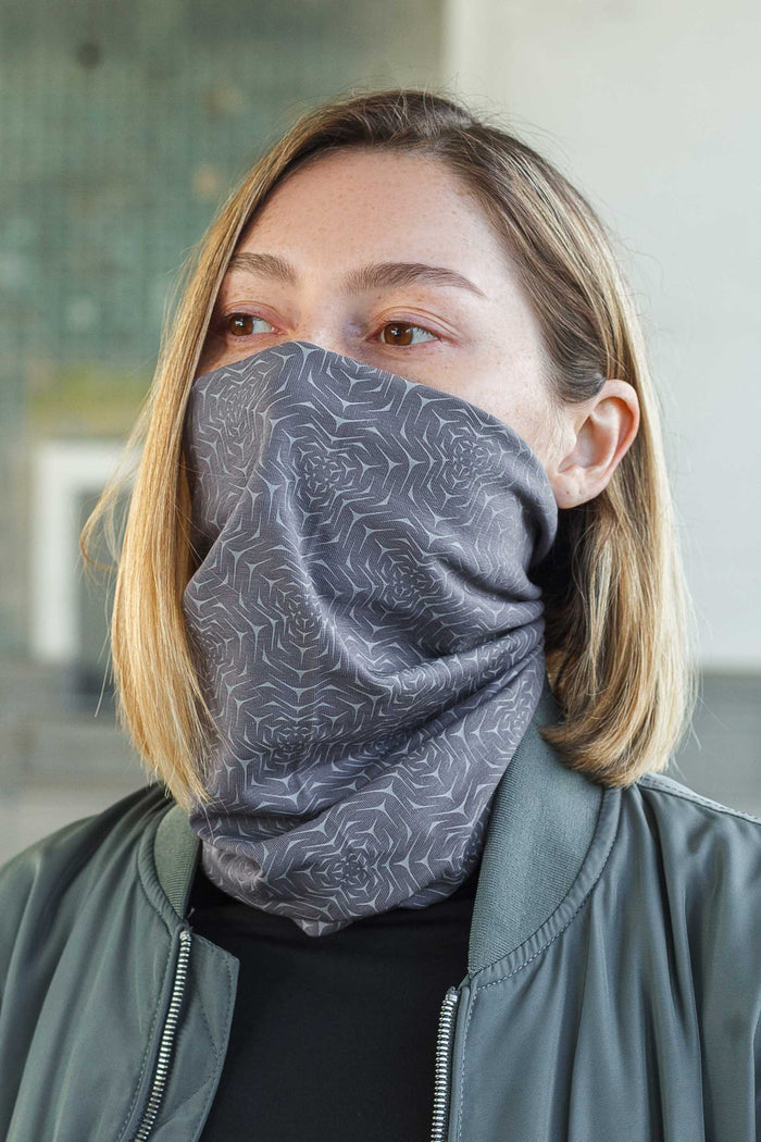 Molekula Mono Neck Gaiter - Grey - symbolika