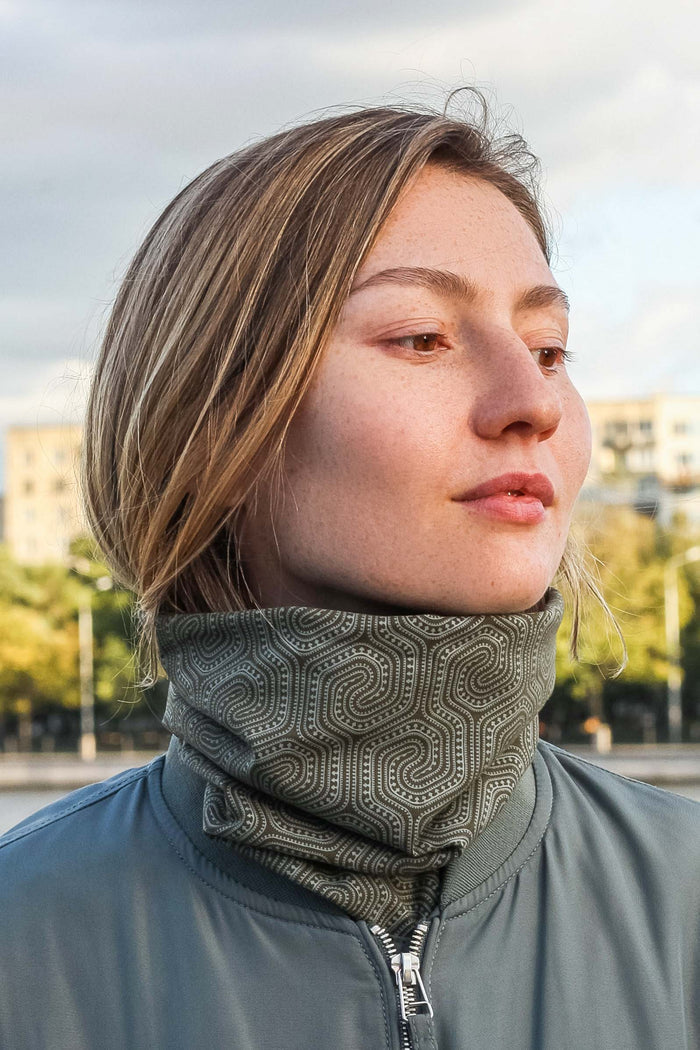 Morcels Mono Neck Gaiter - Olive - symbolika