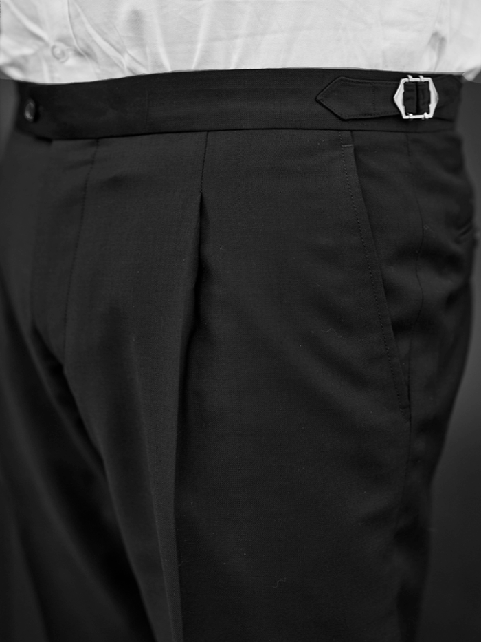 Nahum Pleated Slacks D9

Savile Row New Direction in Fashion suits / Now at Harrys for Menswear Crafted from premium Australian wool, these Nahum pleated trousers deliver European sophi…

$205.00 AUD