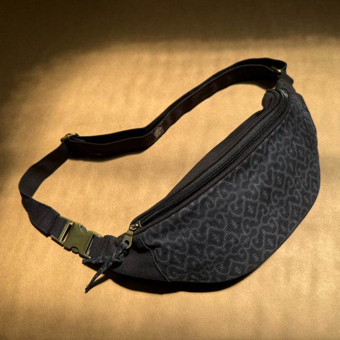 Shipibo Classic Glow Fanny Pack Fanny Pack - Detail Close-Up by Symbolika