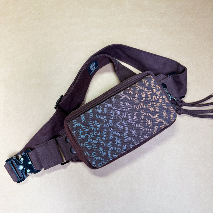 Shipibo Classic Gradient Waist Bag — Magnetic Lid & Tactical Buckle Waist Bag - Detail Close-Up by Symbolika